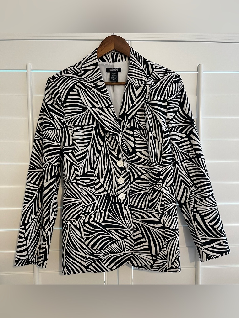 metrostyle Black & White Abstract Leaf-Print Blazer